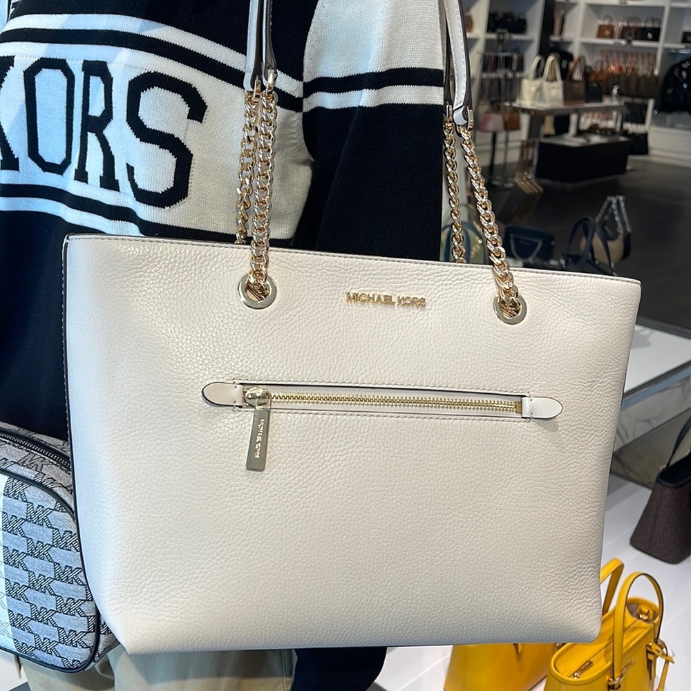 MICHAEL KORS
Jet Set Medium Front Zip Pebbled Leather Chain Tote Bag
Light Cream - Picture 7 of 16